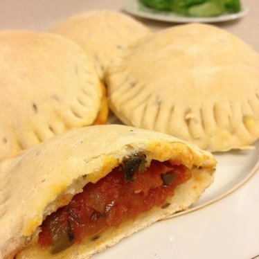 Les petits chaussons salés à la tomate et au carvi