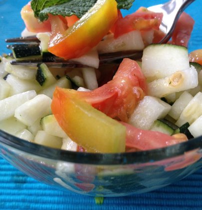 La salade de courgettes crues marinées