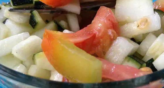 La salade de courgettes crues marinées