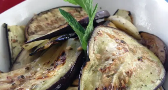 Les aubergines grillées marinées à l’huile d’olive