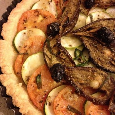 La tarte aux courgettes et aubergines grillées, pâte sablée au parmesan
