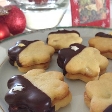 Les petits sablés à l'orange nappés de chocolat noir