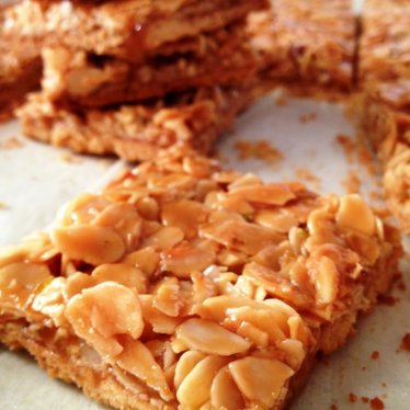 Les miélats, carrés dorés aux amandes et au miel