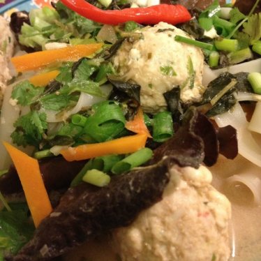 La soupe aux boulettes de poisson (presque) thaïlandaise