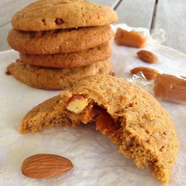 Les cookies à la crème d’amandes et au caramel