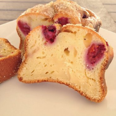 Le cake à la ricotta, framboises et citron vert