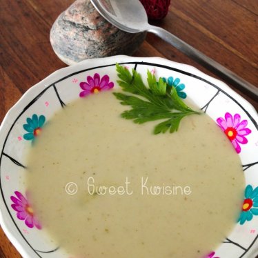 La petite soupe chaude de concombre et courgette