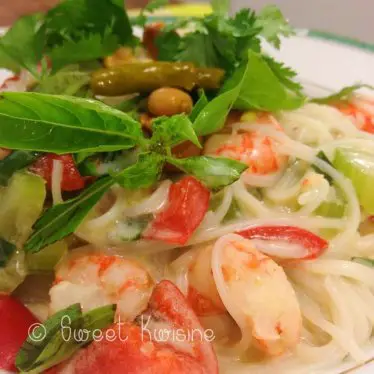 La soupe de nouilles aux crevettes au lait de coco