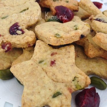 Les biscuits de Noël aux pistaches et cranberries