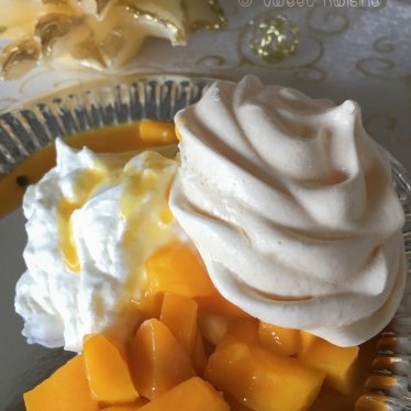 La pavlova à la mangue, coulis de maracujas