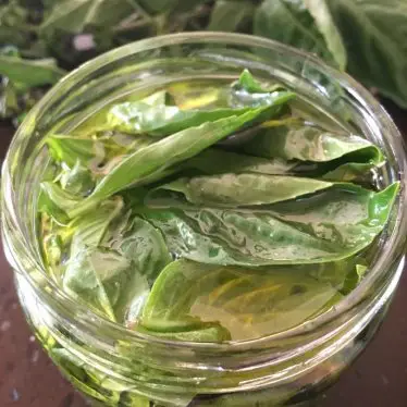 L’huile d’olive au basilic