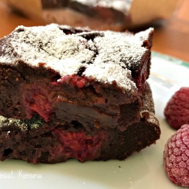 Le brownie fondant sans sucre aux framboises