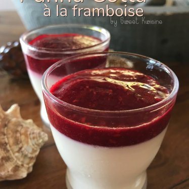 La panna cotta au coulis de framboises
