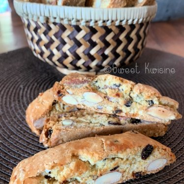 Les cantuccis ou croquants aux amandes et raisins secs