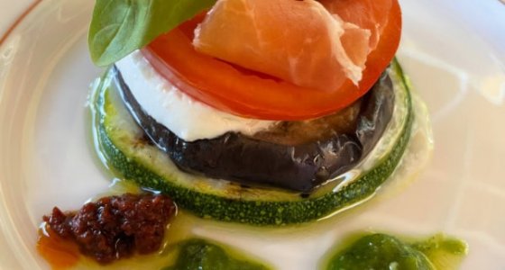 Le mille-feuilles de légumes grillés