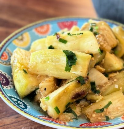 Les aubergines vapeur marinées au gingembre