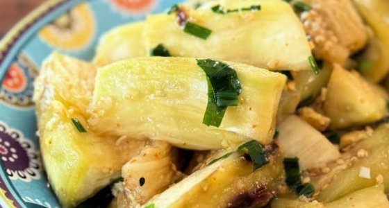 Les aubergines vapeur marinées au gingembre