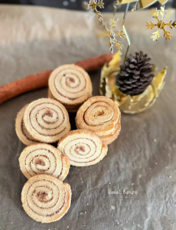 biscuits à la cannelle en forme de spirale pour Noël de Sweet Kwisine