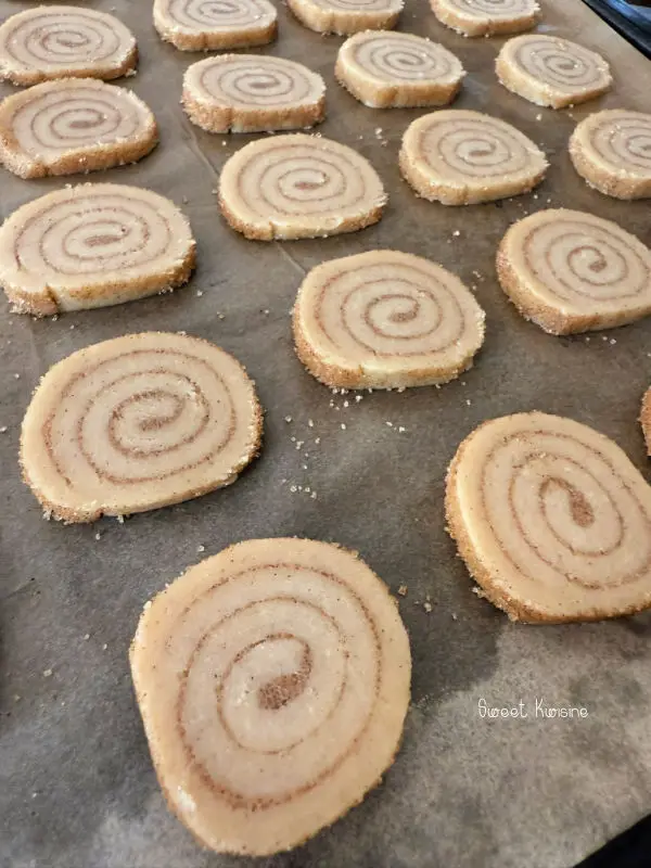 biscuits spirales à la cannelle avant cuisson